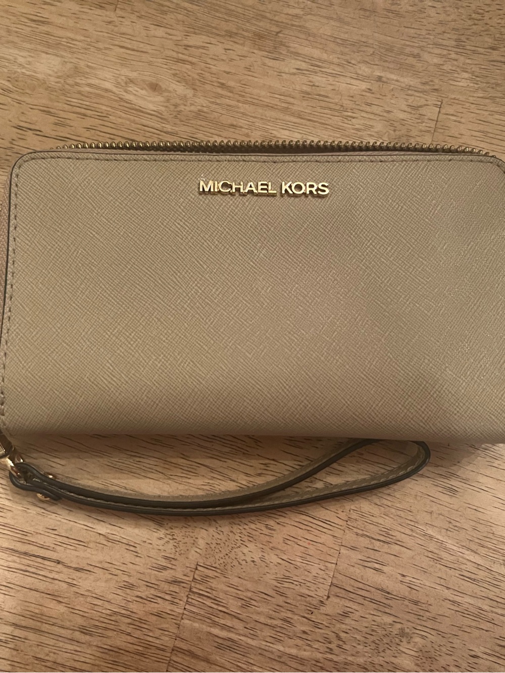 Michael Kors Taupe Saffiano Leather Wristlet w/Gold Logo large Wallet excelle